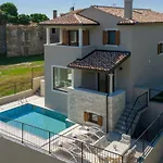 Beautiful Skarline With Outdoor Pool In Buje * Krasica (Istria)