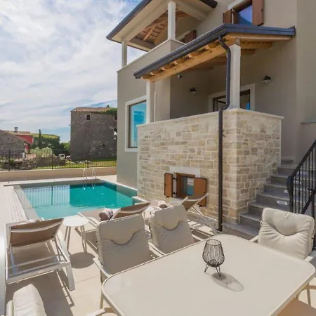Beautiful Skarline With Outdoor Pool In Buje *