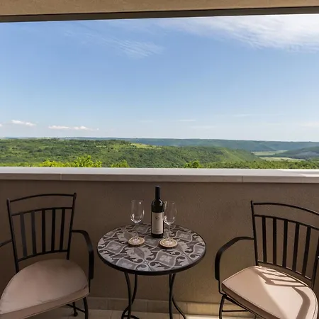Beautiful Skarline With Outdoor Pool In Buje Villa